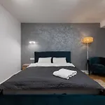Apartment Romantic - Lesi Ukrainky Street ,1 Min To Rynok Square *
