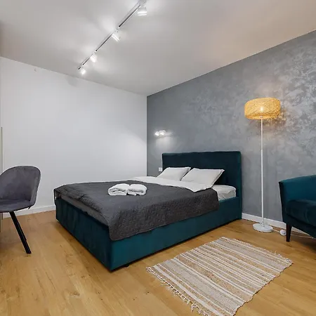 Romantic - Lesi Ukrainky Street