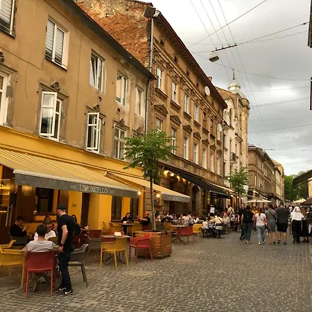 Romantic - Lesi Ukrainky Street ,1 Min To Rynok Square * Lvov